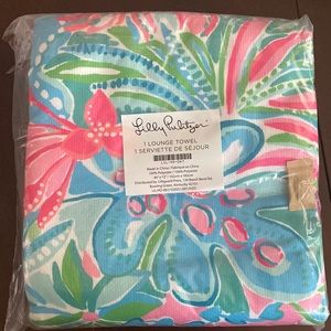 New Lilly Pulitzer Free Shipping New in package Lounge Towel